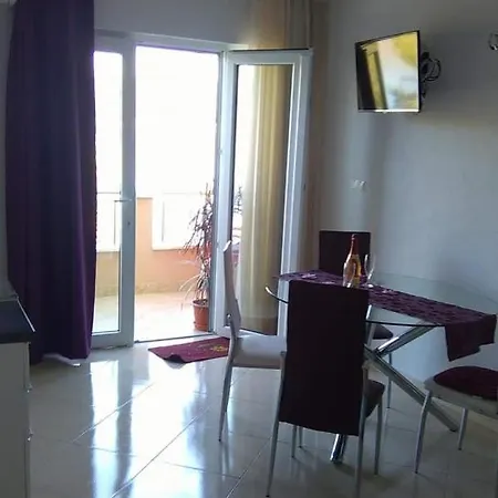 Marin I Vinka Τρογκίρ